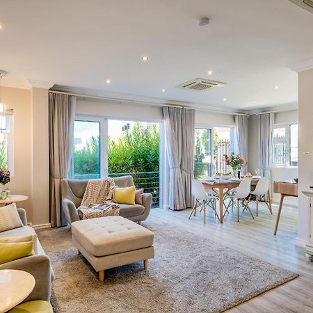 Lägenhet på 0 m² i Camps Bay, med 2 sovrum och 1 badrum  Kapstaden Exteriör bild