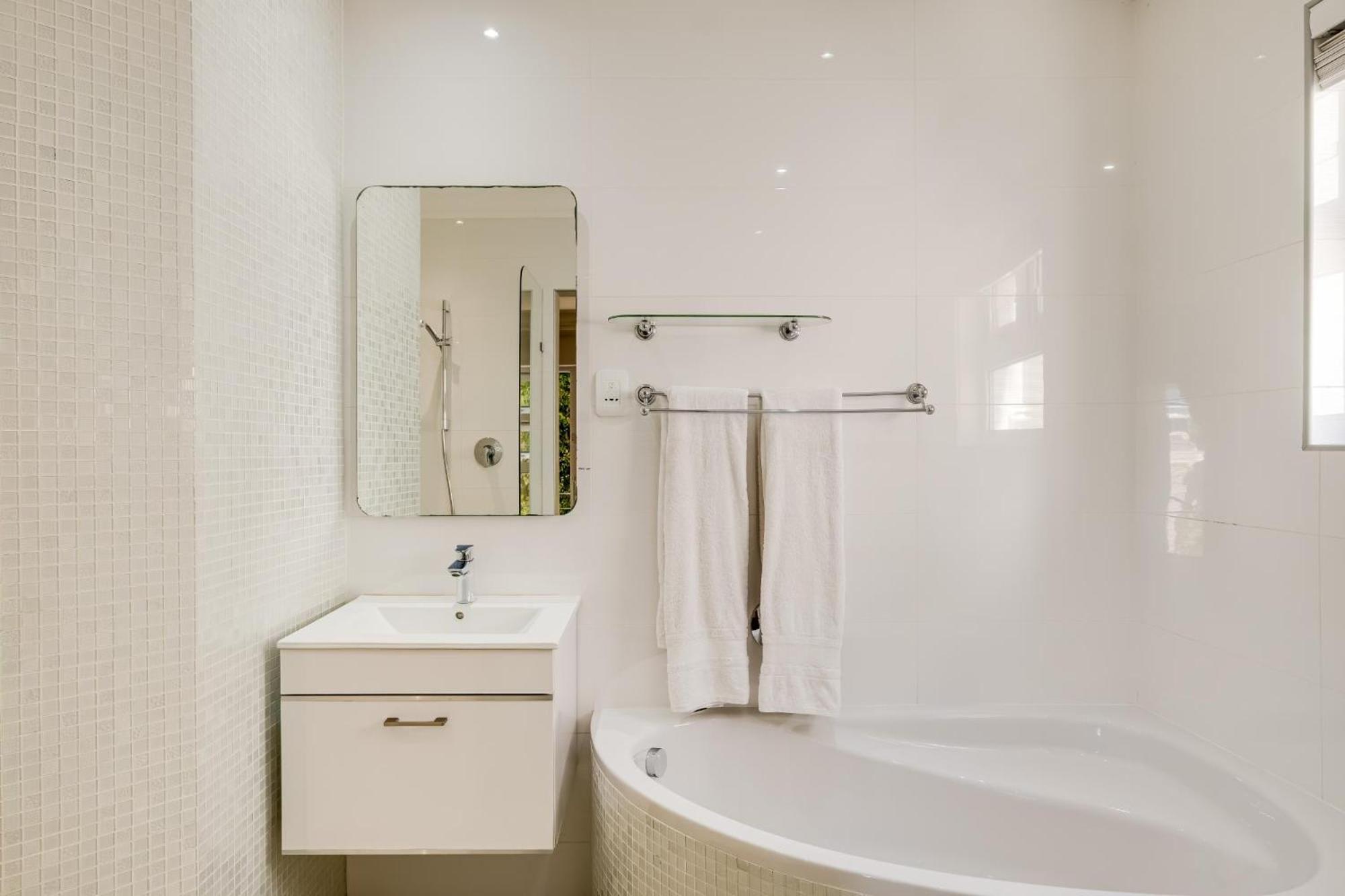 Lägenhet på 0 m² i Camps Bay, med 2 sovrum och 1 badrum  Kapstaden Exteriör bild