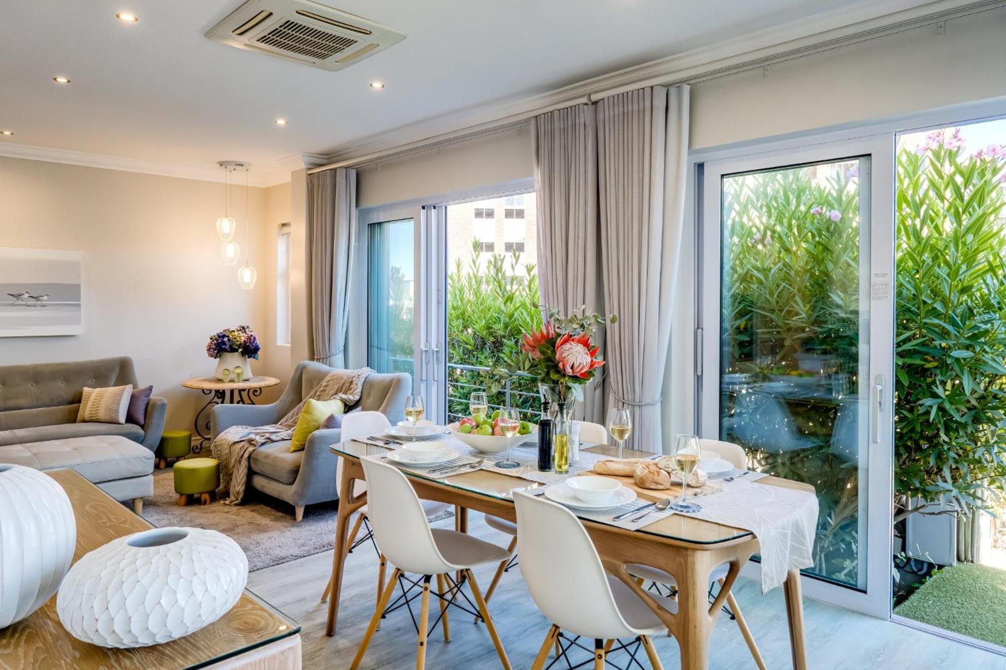Lägenhet på 0 m² i Camps Bay, med 2 sovrum och 1 badrum  Kapstaden Exteriör bild